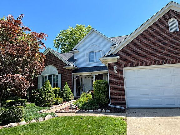 5th image of 46724 Glen Pointe Dr