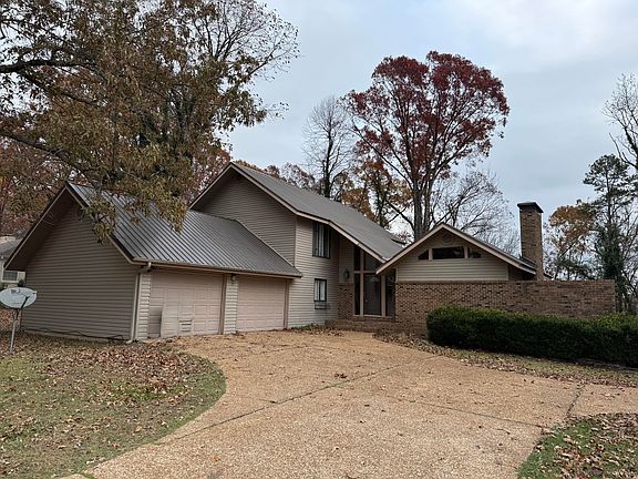 2nd image of 415 Bluff View Dr