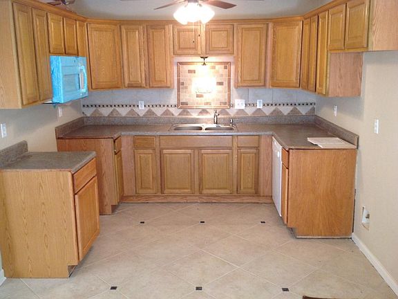 Large Kitchen with nook