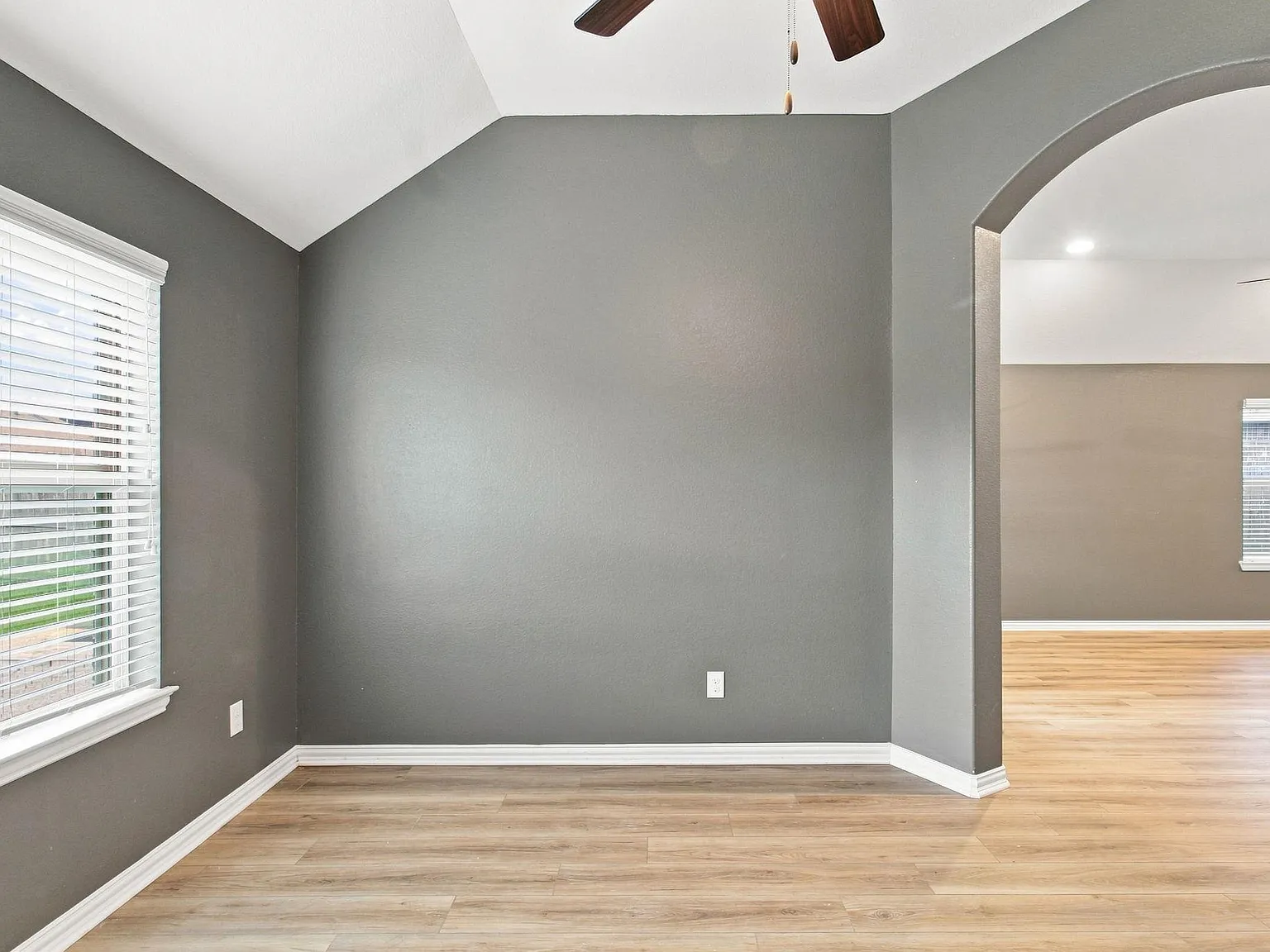 3 bed, 2.0 bath, 2038 sqft, $2,700 — Photo 4