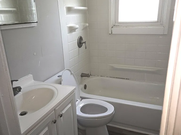 1165 S Drexel Ave — Photo 6