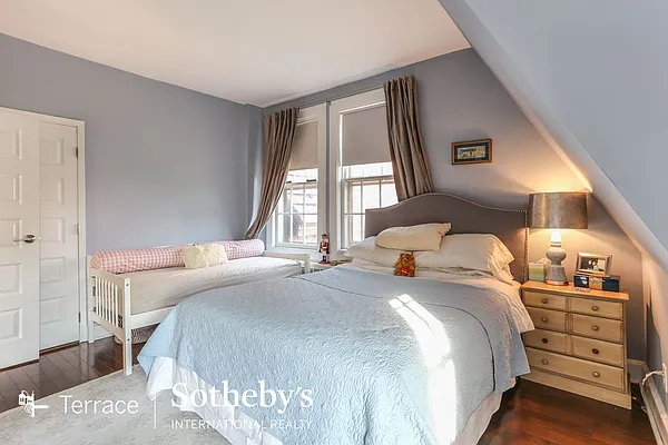 Sold by Terrace Sotheby's International Realty | media 26