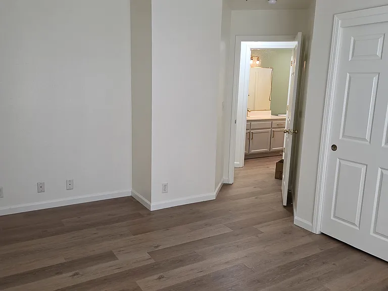 1009 Southampton Dr — Photo 11