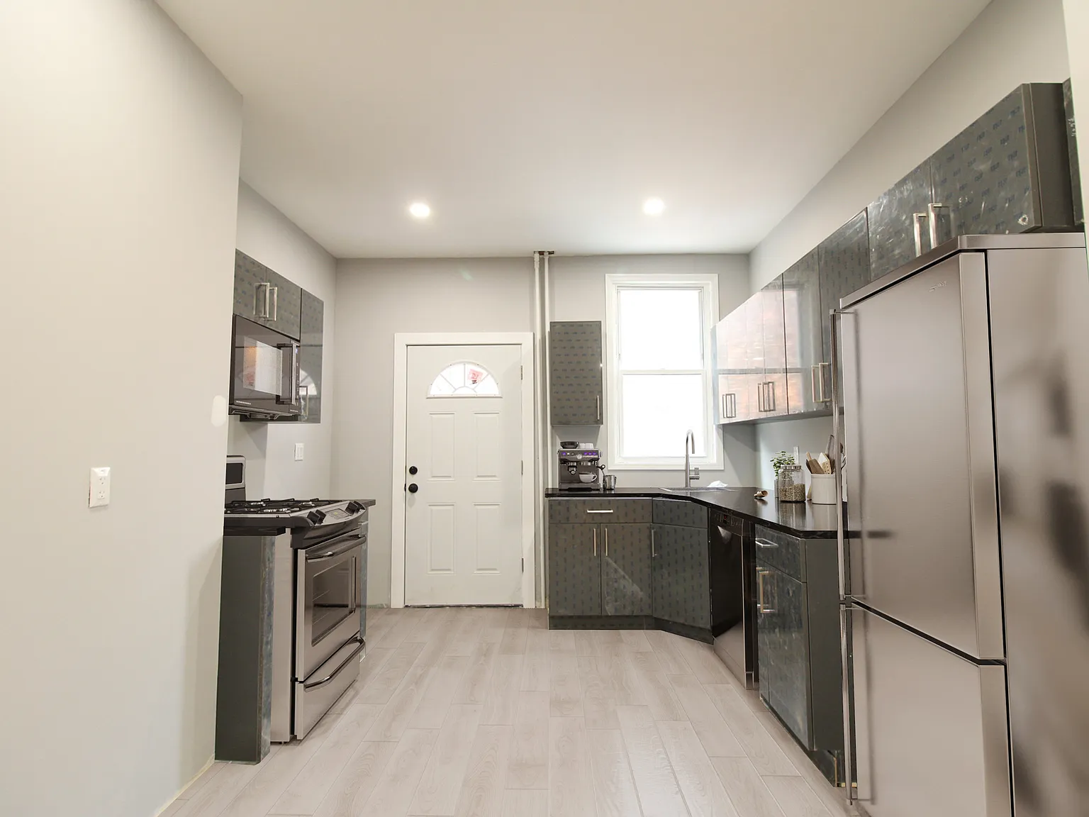 163 Menahan Street — Photo 4