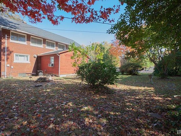 2nd image of 1209 E Park Dr