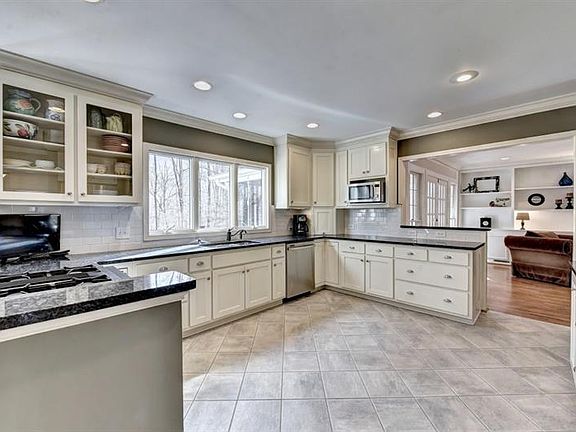 2nd image of 5672 Creekside Dr