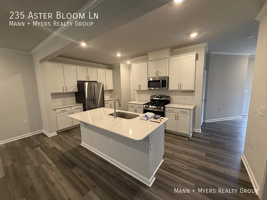 3 bed, 2048 sqft, $1,895 — Photo 4