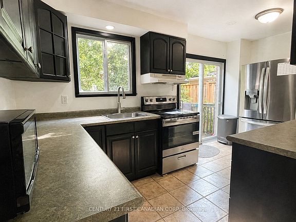 3rd image of 124 Ardsley Cres