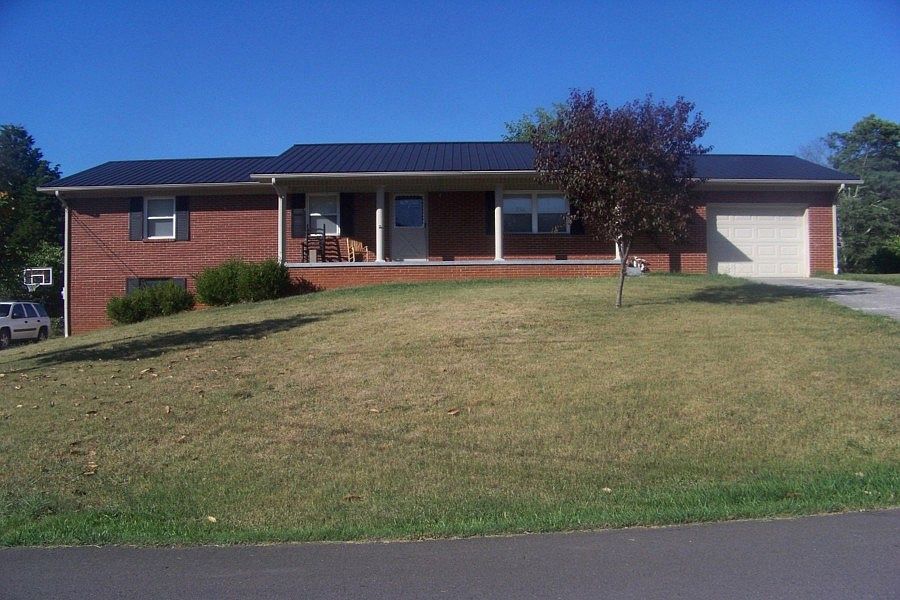 1st image of 521 Ravenwood Dr