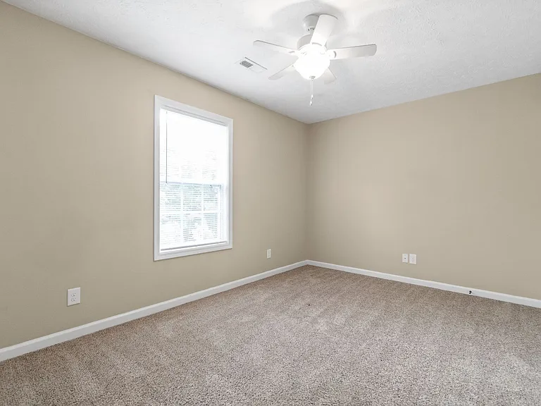 517 Patriot Park Ct #B — Photo 8