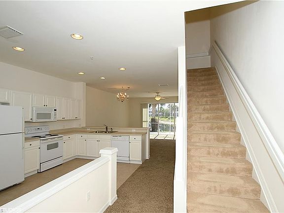 3rd image of 1144 Oxford Ln #34