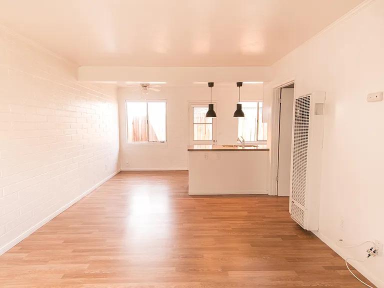 Charming 1br/1ba with Mid Century Touches in Ocean Beach/Point Loma — Photo 3