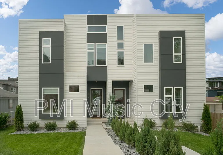 936 Southside Pl — Photo 1
