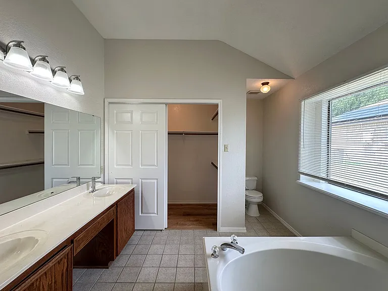 607 Hogan Dr — Photo 32