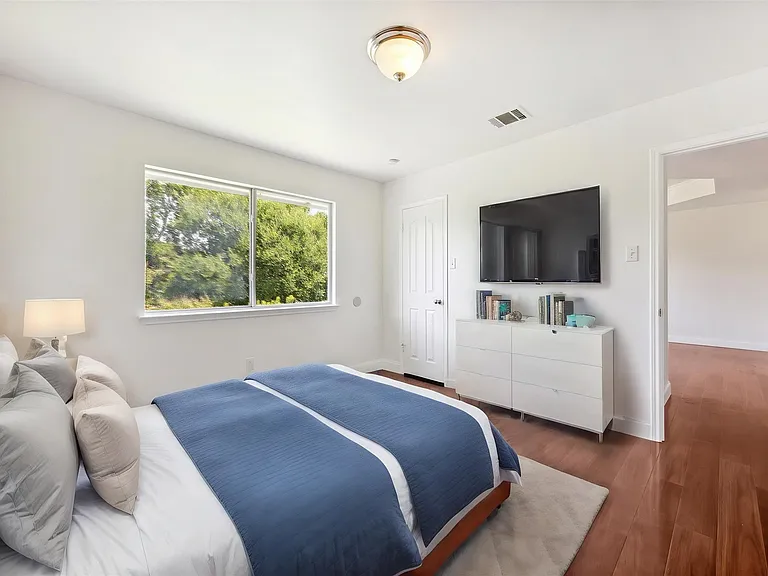 2926 Winchester Dr — Photo 8