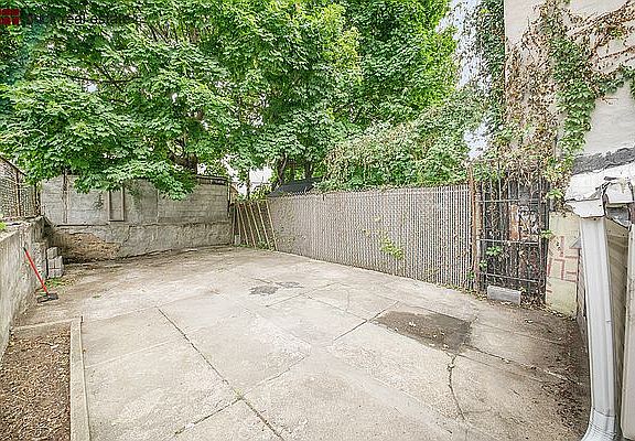 3rd image of 279 Cooper St #A