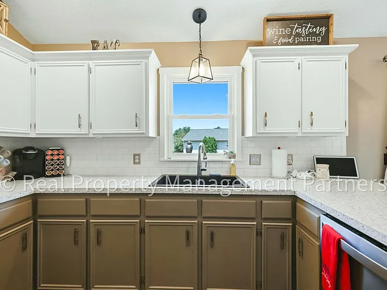 11425 Prairie Ave — Photo 16