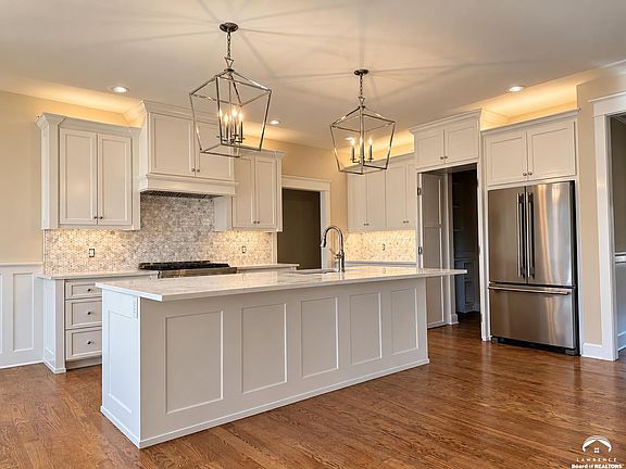 4th image of 5105 Parker Ct