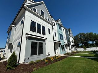 902 Douglas Eley Ln, Chesapeake, VA 23322