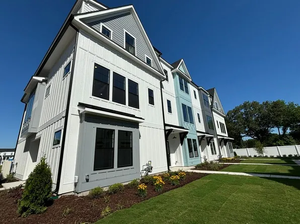 902 Douglas Eley Ln, Chesapeake, VA 23322