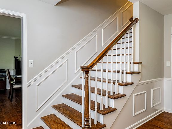 4th image of 1801 Barclay Ct