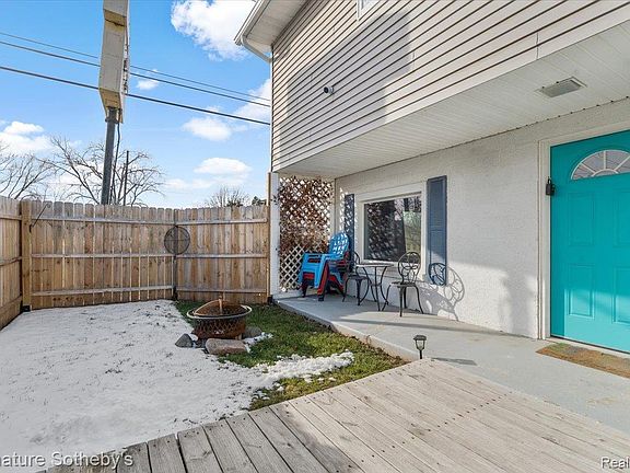 5th image of 6997 Lakeshore Rd