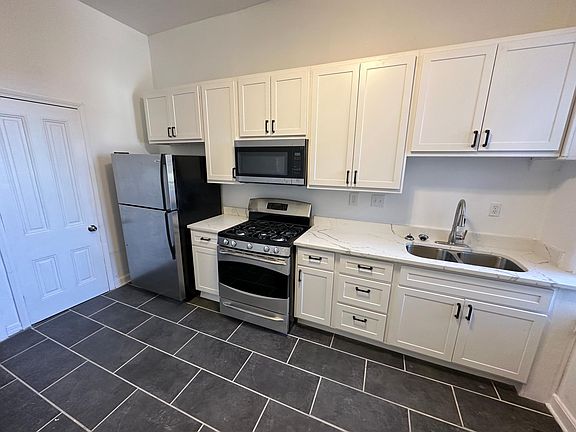 2nd image of 2618 Virginia Ave #2F