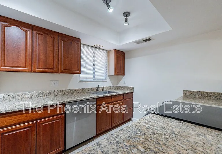 1001 E Campus Dr — Photo 29