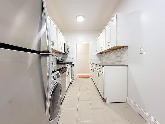 2nd image of 2574 33rd St APT 2G