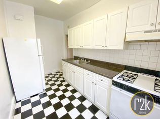 2075 38th St APT 3C, Astoria, NY 11105