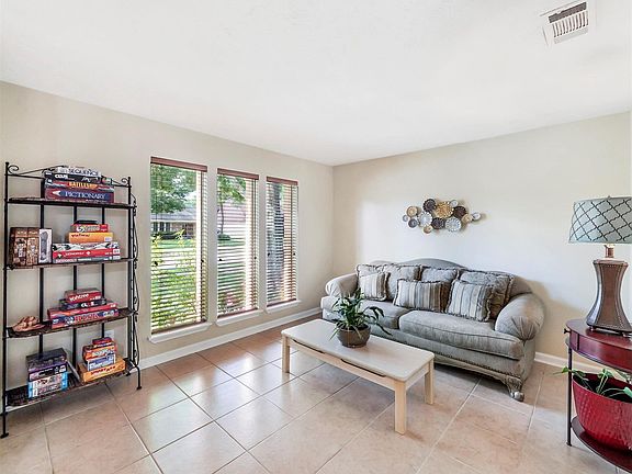 3rd image of 21134 Park York Dr