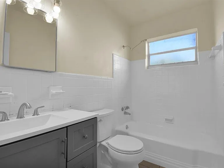 1116 S 17th Ave — Photo 4
