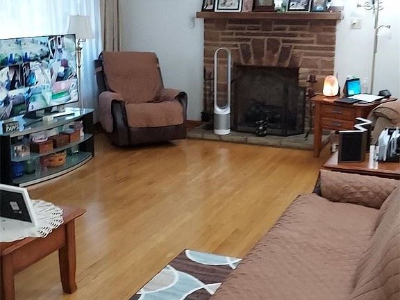 5th image of 612 Hawthorne St