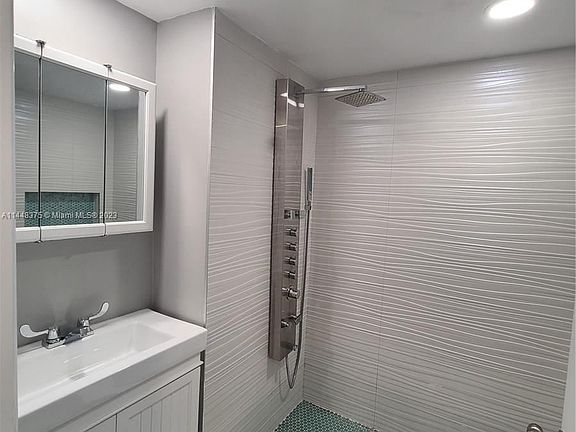5th image of 1779 NE 168th St