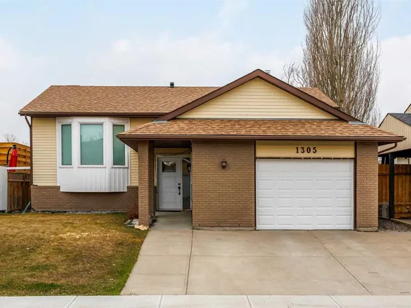 1305 N 10th Ave SE, High River, AB T1V 1L4