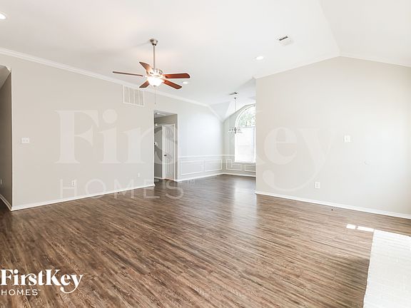 3rd image of 415 N Gaston Dr