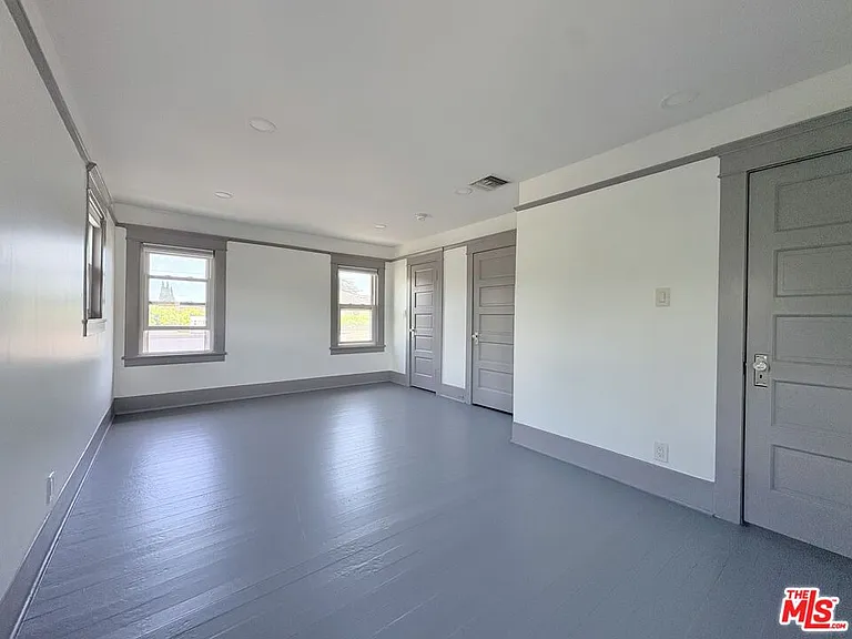 613 N Lucerne Blvd — Photo 15