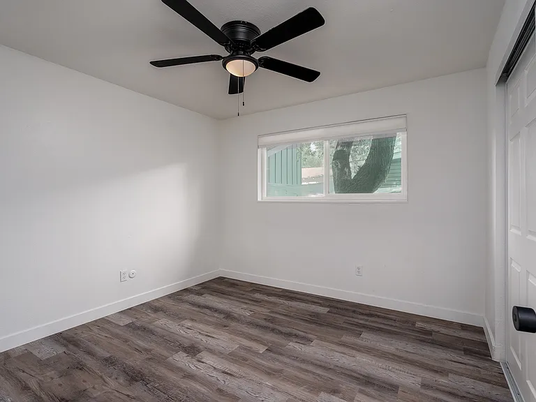425 E Willamette Ave — Photo 12
