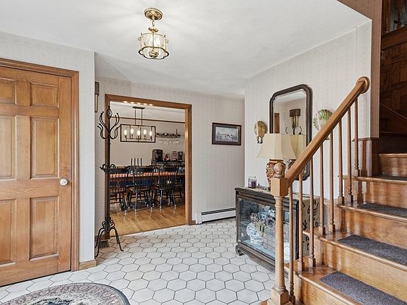 4th image of 12 Heritage Dr