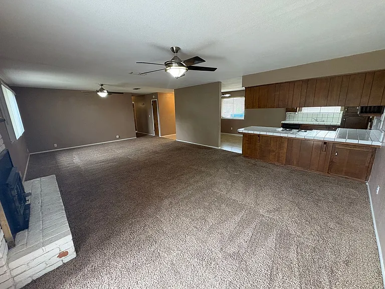 2232 E Paradise Ave — Photo 12