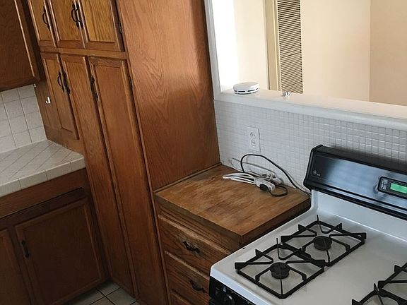 4th image of 112 Quincy Ave