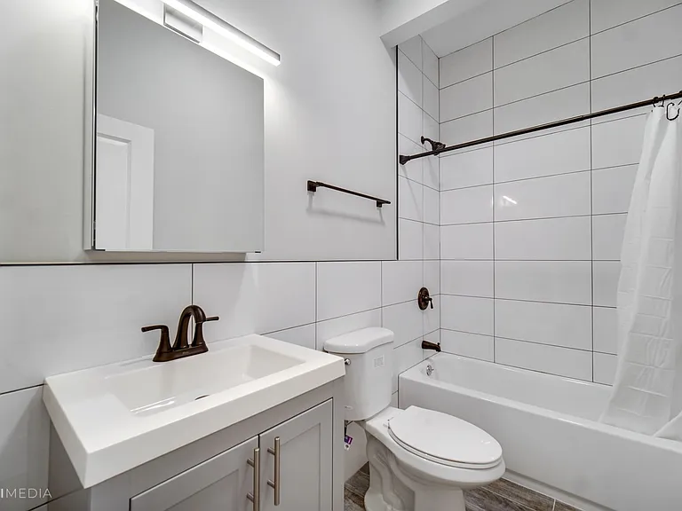 2735 W Polk St — Photo 13