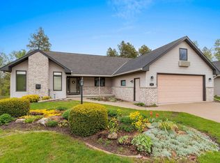 840 S Ridgeway Dr, Sturgeon Bay, WI 54235