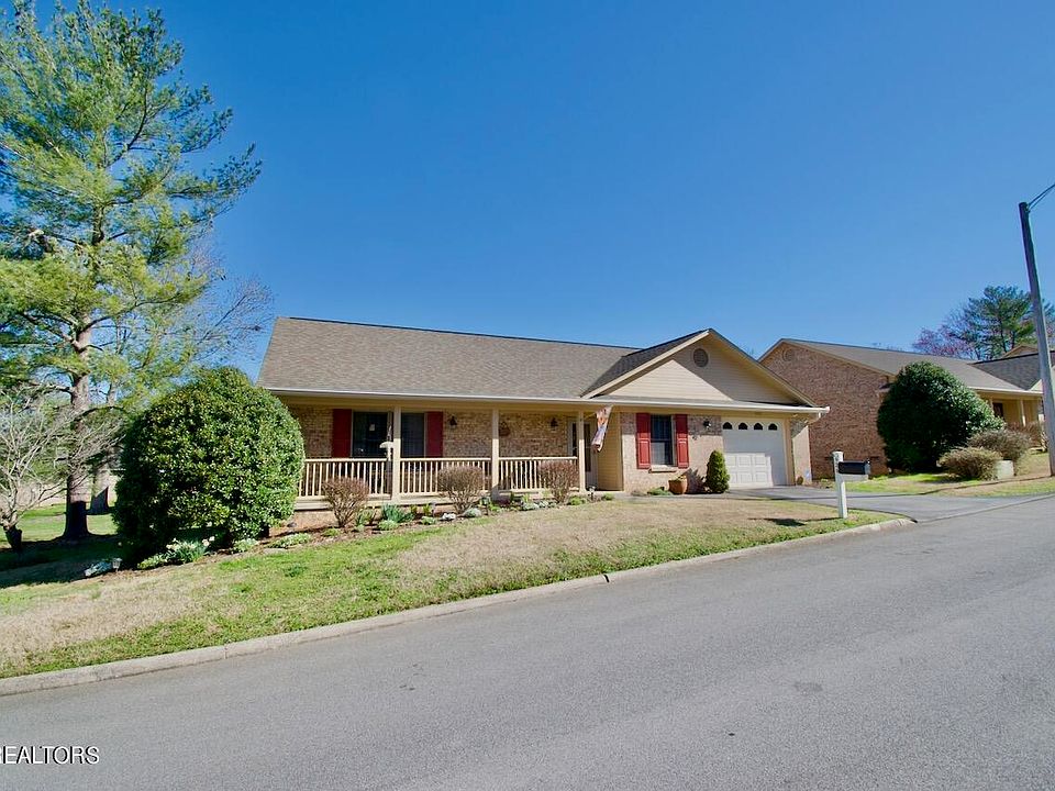 1st image of 926 Portsmouth Cir