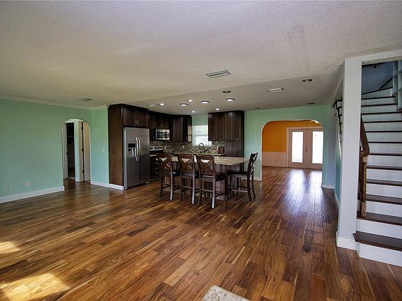 3rd image of 1602 S RIVERSIDE DRIVE