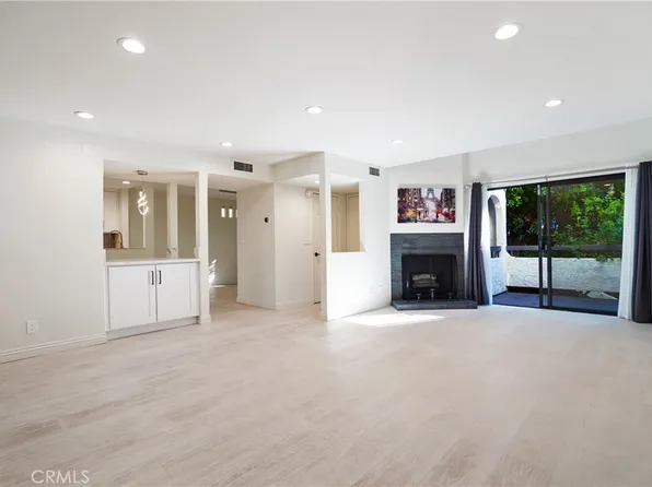 21620 Burbank Blvd, Woodland Hills, CA