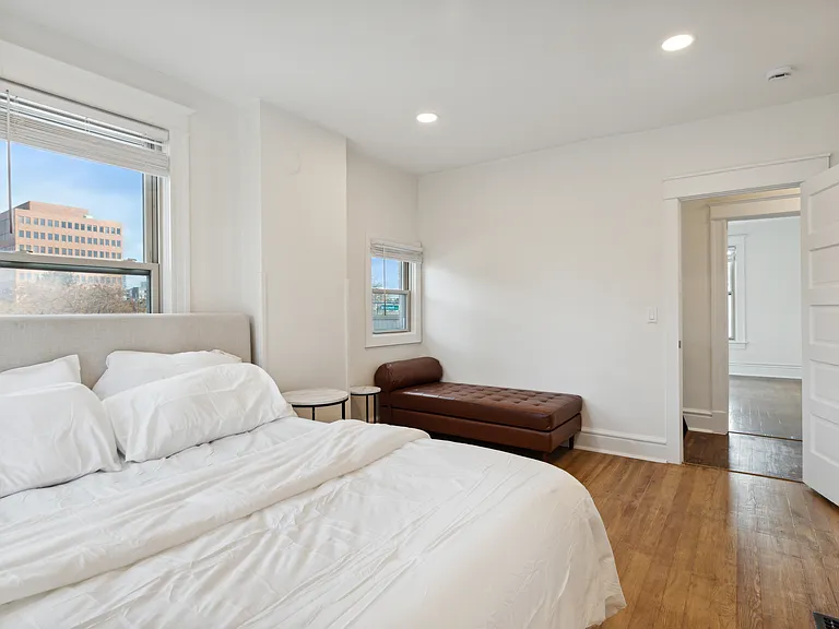 Lincoln Park Apartments — Photo 14