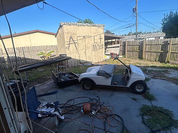 4th image of 801 Poplar Ln