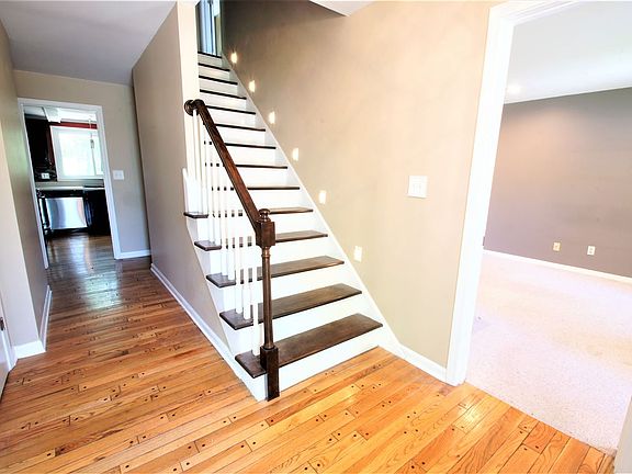 3rd image of 266 Jennifer Lynn Dr