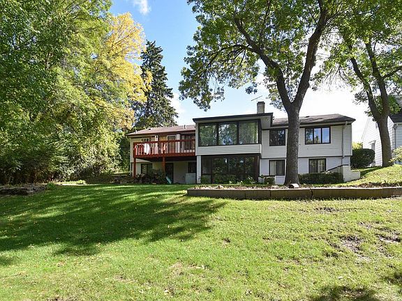 3rd image of 1645 Xerxes Ave N